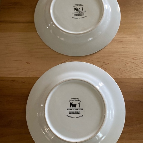 Pier1 Assiettes Watercolor Blooms Purple and Yellow Set Of 2 Ceramic 8”Plates - Picture 8 of 14